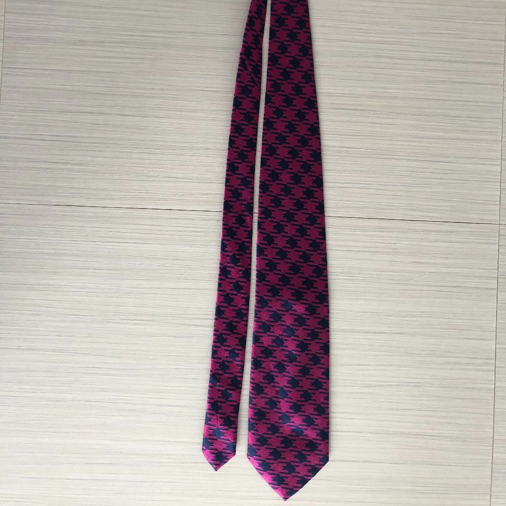Houndstooth tie